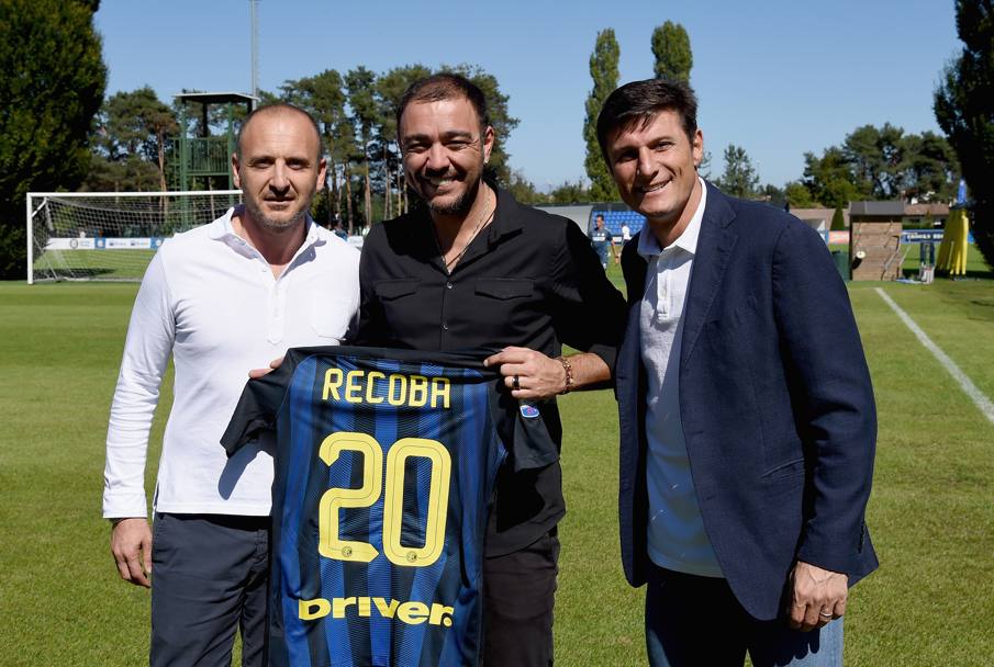 Il Ds Piero Ausilio, Alvaro Recoba e il vice presidente Javier Zanetti ad Appiano Gentile. Getty